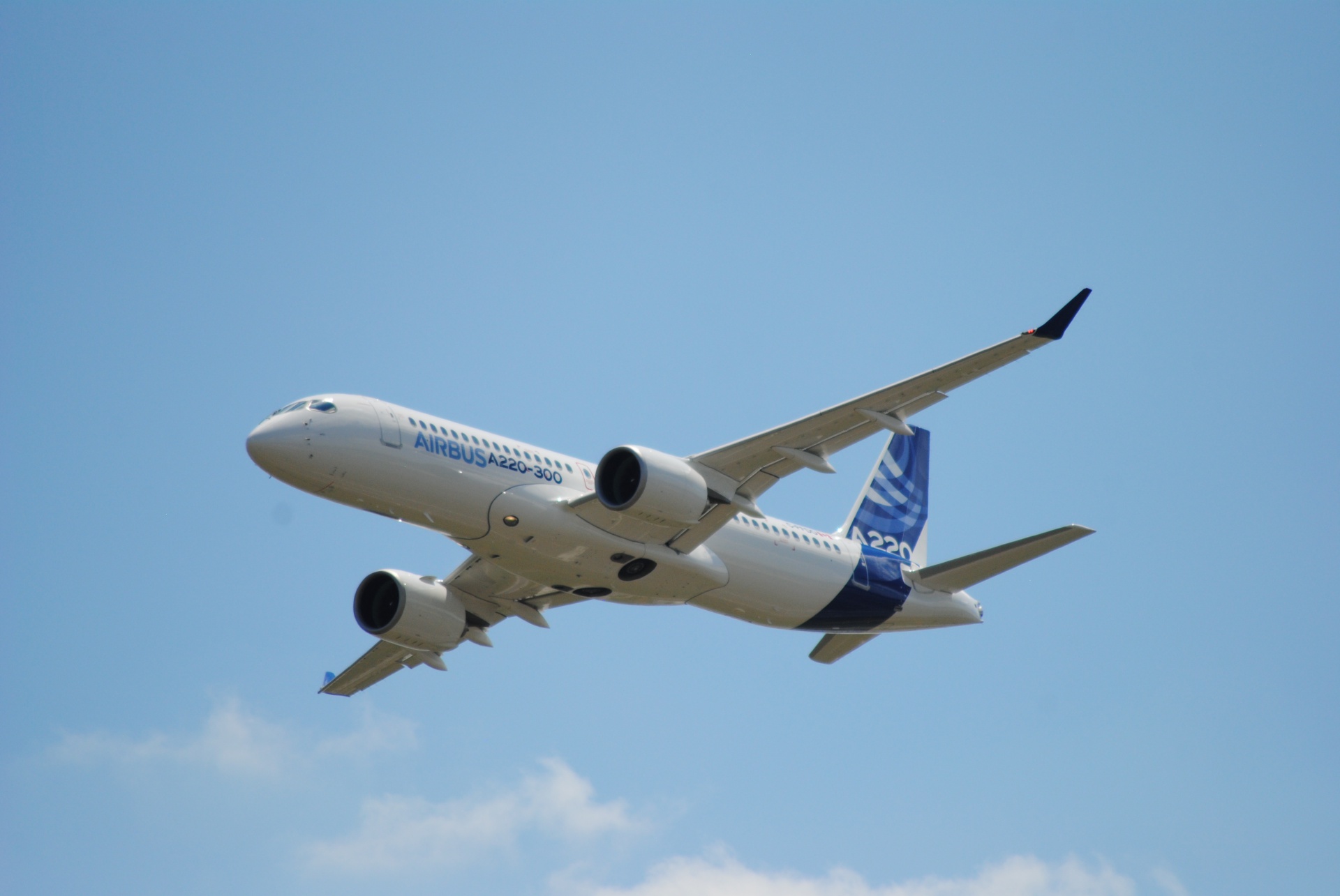 Туалет флайт. Аэробус а 220. A220 Wing. Air Manas Airbus a220-300. А220 Air Vanuatu.