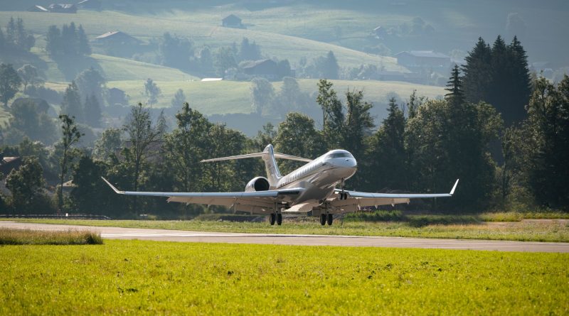 Global 7500 landing demonstration at Saanen:Gstaad